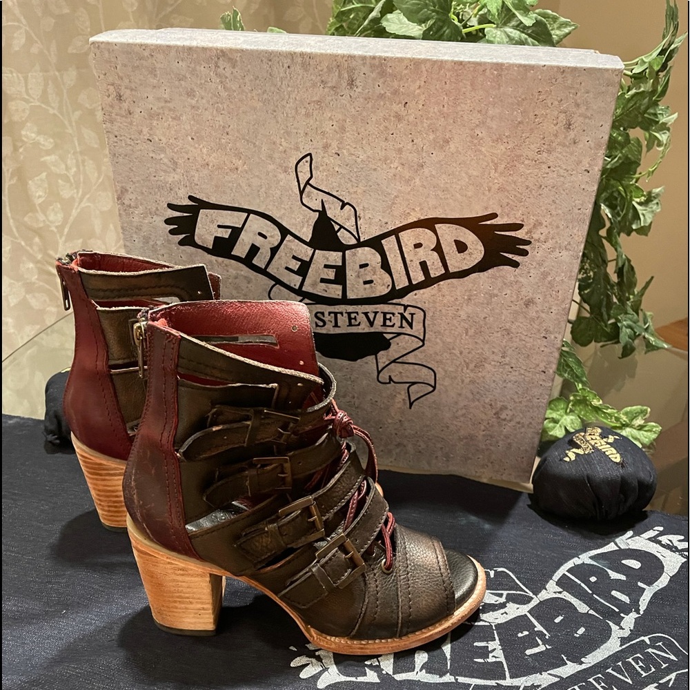 Beautiful Freebird by Steven Braeden sandals!